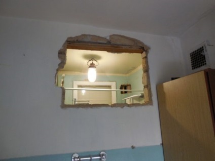 Az ablak a fürdőszobában 2 okból bontásra