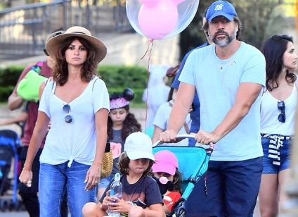 Penelope Cruz és Javier Bardem ünnepelte születésnapját lánya Disneylandben, hello! Oroszország