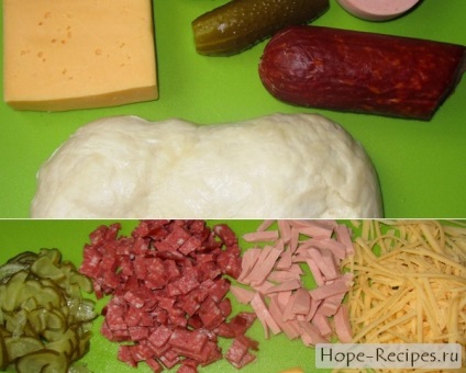 Fűszeres pizza kolbásszal és savanyúsággal egy vékony héja „recepteket Hope (pizza) Fűszeres pizza kolbásszal és savanyúsággal egy vékony kéreg „recepteket remények