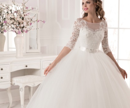 Elképesztően gyönyörű esküvői ruha ujja Novoszibirszk