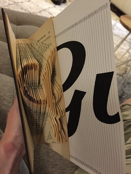 Hozzáteszi, hogy a könyv a szavak és számok (DIY)