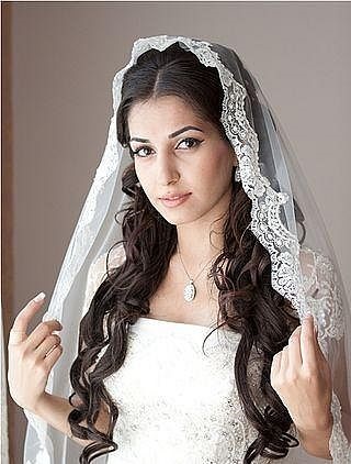 Esküvői haj kaukázusi lány