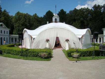 Díszítő esküvői sátrak