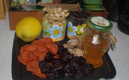 Vitamin keverék - aszalt szilva, szárított sárgabarack, mazsola, dió, méz és citrom