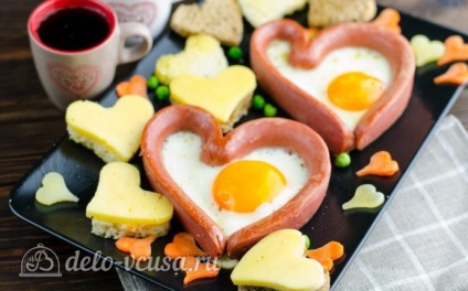 Kódolt szívében a receptet egy fotó - egy lépésről lépésre főzés tojást a szívében, a kolbász