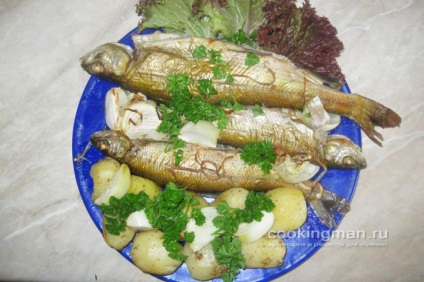 Edények burgonyával Photo - főzés a férfiak