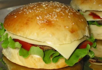 Zsemle hamburgerek számára - a megfelelő recept - hogyan készítsünk ízletes