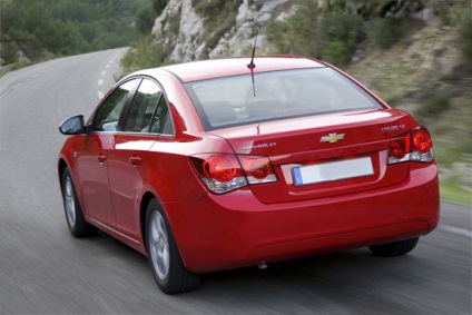 Chevrolet Cruze vs Mitsubishi Lancer kis beszámolót (Cruze) Chevrolet Cruze vs Mitsubishi Lancer kis áttekintés