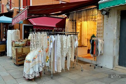 Csodálatos hónapban az olasz paradicsomban egyedül (olasz) Csodálatos hónapban az olasz paradicsom magát
