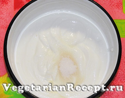 Házi jégkrém sűrített tej tojás nélkül, ízletes recept fényképpel (házi készítésű fagylalt sűrített tej) Házi jégkrém sűrített tej tojás nélkül, egy finom recept egy fotó