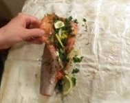 Trout kemencében sült (kemencében sült pisztráng) Trout sült a kemencében