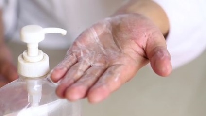 Hogyan lehet megszabadulni a szaga hagymát a kezét