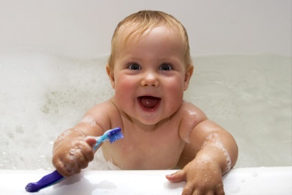 Hogyan kell tanítani a gyermeket, hogy fogat mosni tippek és videók