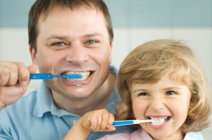 Hogyan kell tanítani a gyermeket, hogy fogat mosni tippek és videók