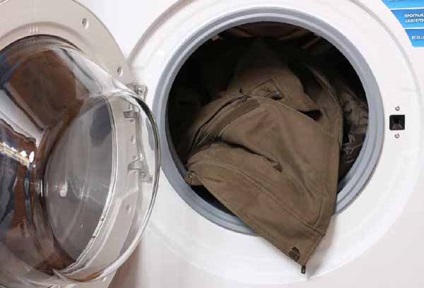 Hogyan mossa a kabát padding poliészter mosógépben deformáció nélkül