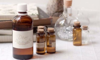 Hogyan készítsünk parfüm illóolajok saját kezűleg a recept otthon
