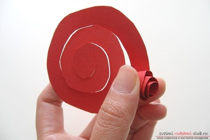 Hogyan készítsünk egy rózsa papírból rendkívüli szépségű