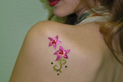 Hogyan lehet ideiglenes tetoválások magad otthon henna, és nem csak