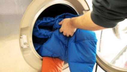 Hogyan mossa sinteponovye kabát mosógépben; kabát kézzel