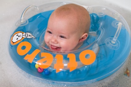 Hogyan válasszuk ki a tartományban fürdés egy újszülött