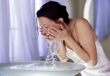 Klórozott víz befolyásolja a haj, a bőr és a szemek az ember