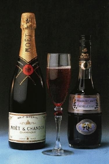 Kir Royal koktél - koktél recept pezsgőt és alkohol - összetételét és független