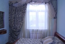 Állítsa be a függönyök és ágytakaró a hálószobában fotó, kész párnák