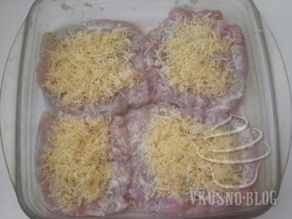 Csirkemell filé, sült a kemencében sajttal - a recept egy fotó