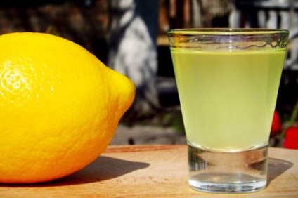 Lemon likőr, vodka és hasznos tulajdonságait az ital recept