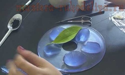 Mester osztályban kerámia sárga tulipán virág mintával (a látható foltok) Mesterkurzus kerámia virág design sárga tulipán