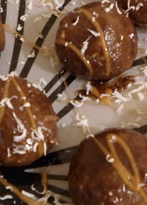 Így csokoládétorta és gyümölcsök, és egy fotót az eredeti dekoráció saját kezűleg (dísz) Így csokoládétorta és gyümölcsök, és egy fotót az eredeti dekoráció saját kezűleg