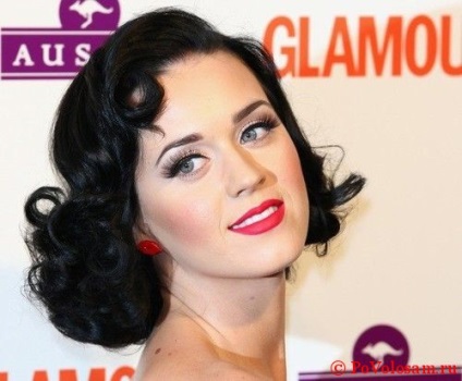 Pin-up frizurák, hogyan lehet a saját, fényképeit lépésről lépésre (fotó) Pin-up frizurák, hogyan lehet a saját, fényképeit lépésről lépésre
