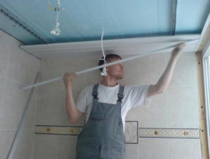 Műanyag állvány mennyezet a fürdőszobában, a luxus és kényelem (rack) Műanyag állvány mennyezet a fürdőszobában, a luxus és kényelem