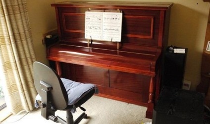 A munkahely a régi zongora (DIY)