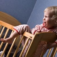 Дитині 3 місяці кричить перед сном