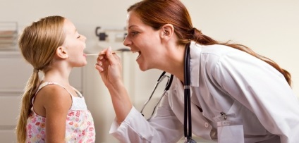 A gyermek gyakran torokgyulladást, ami része a gyermek torokfájás