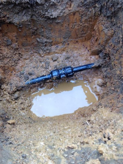Javítása HDPE cső meg a kezét (vízellátás magánlakásokban) Javítása HDPE cső kezével