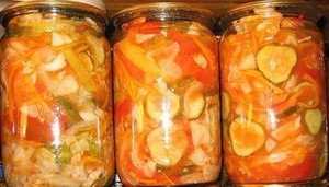 Saláta a paradicsom és az uborka a téli receptek, főzés és használata
