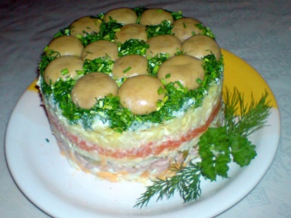 Saláta hús és gomba megfelelő receptet egy fotó