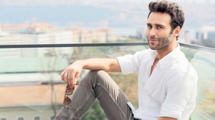Sechkin Özdemir az ő szerepe a TV sorozat „Love for Rent