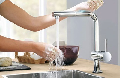 Érzékelő csapok a mosogató választani, és hogyan kell beállítani a saját kezét