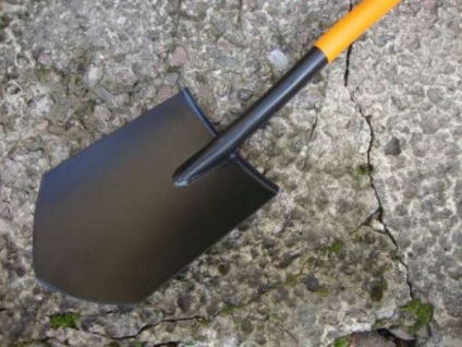 A bajonett ásó gyártása és használata a kertben, és a város