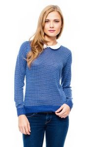 kék pulóvert