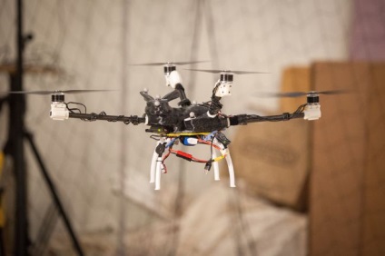 Készítsen drone kezeddel (videó)