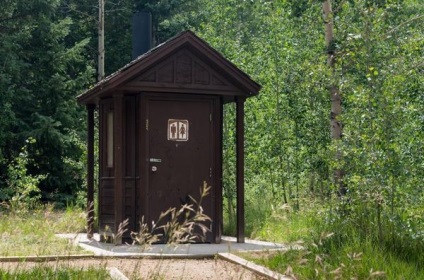 Azt jelenti, a szaga a WC-ben a külvárosi módon megszabadulni