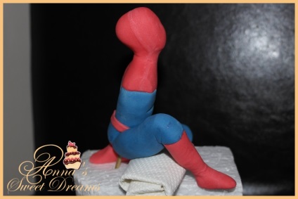 Óra 145 torta Spiderman (masztix kék) Óra 145 torta Spiderman