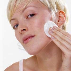 Kiütések az arcon női bőrkiütéseket és kezelés