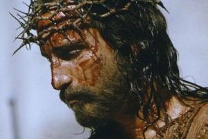 Mert akinek bűnei megfeszített Krisztus