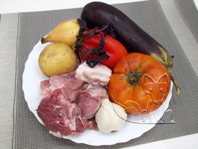 Padlizsán hús és a burgonya - készítünk egy kiadós étkezés a bankban