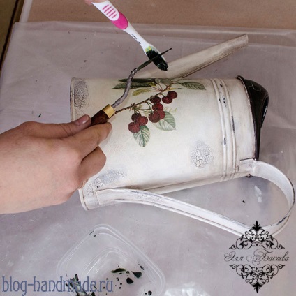 Decoupage locsolás kép - hogyan lehet egy szép dekorációt cracelures (locsolás) Decoupage locsolás kép - hogyan lehet egy szép dekorációt cracelures